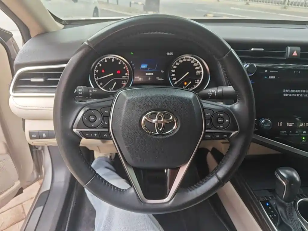Toyota Camry 2019 — фото 11