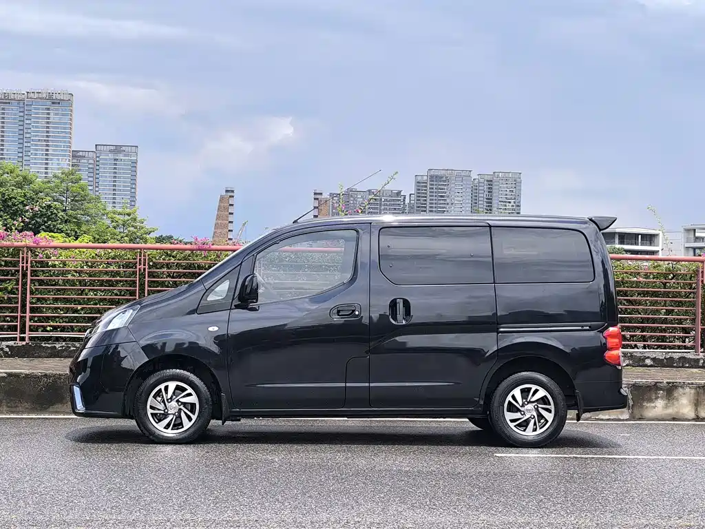 Nissan NV200 2018 — фото 7