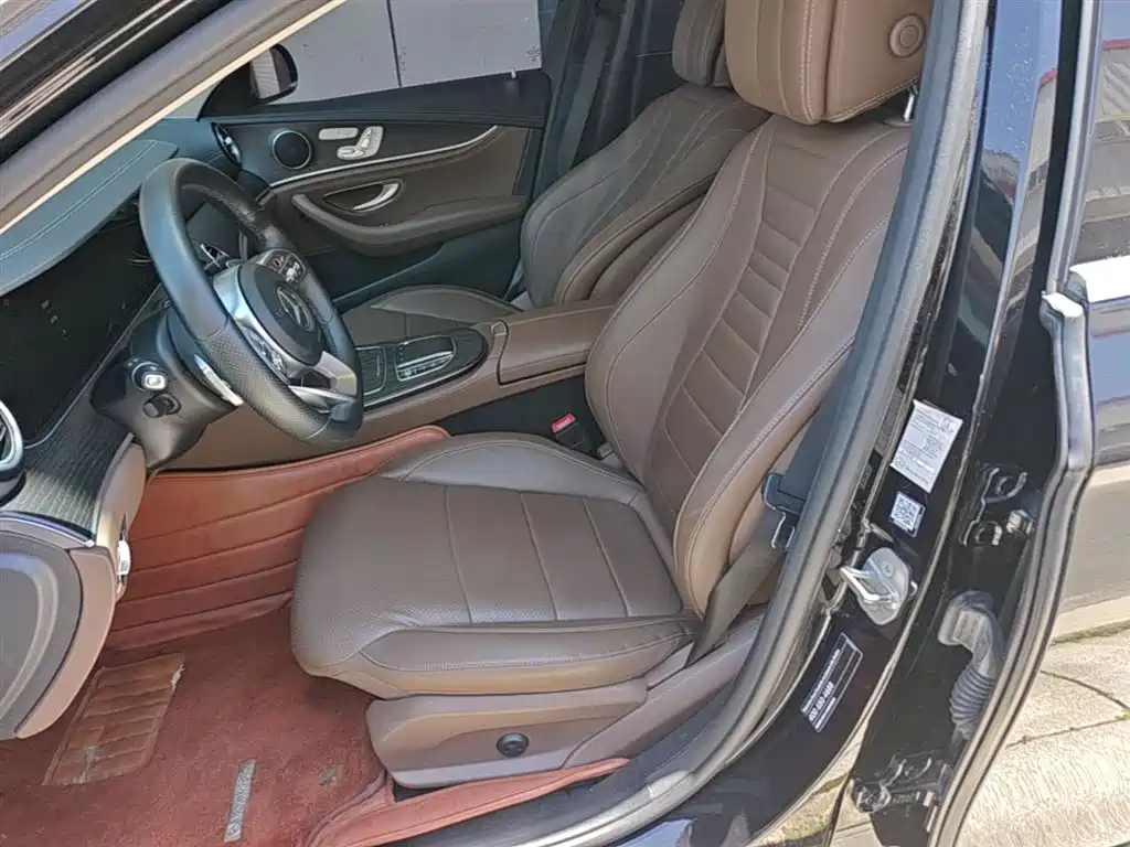Mercedes-Benz E-Class 2020 — фото 15