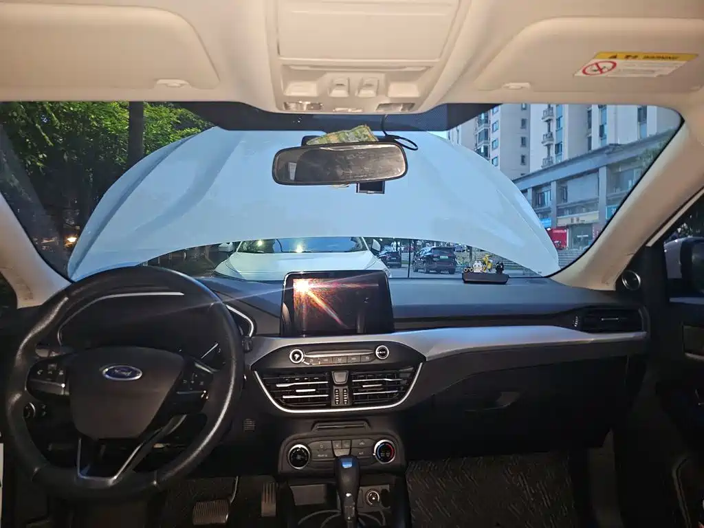 Ford Focus 2019 — фото 19
