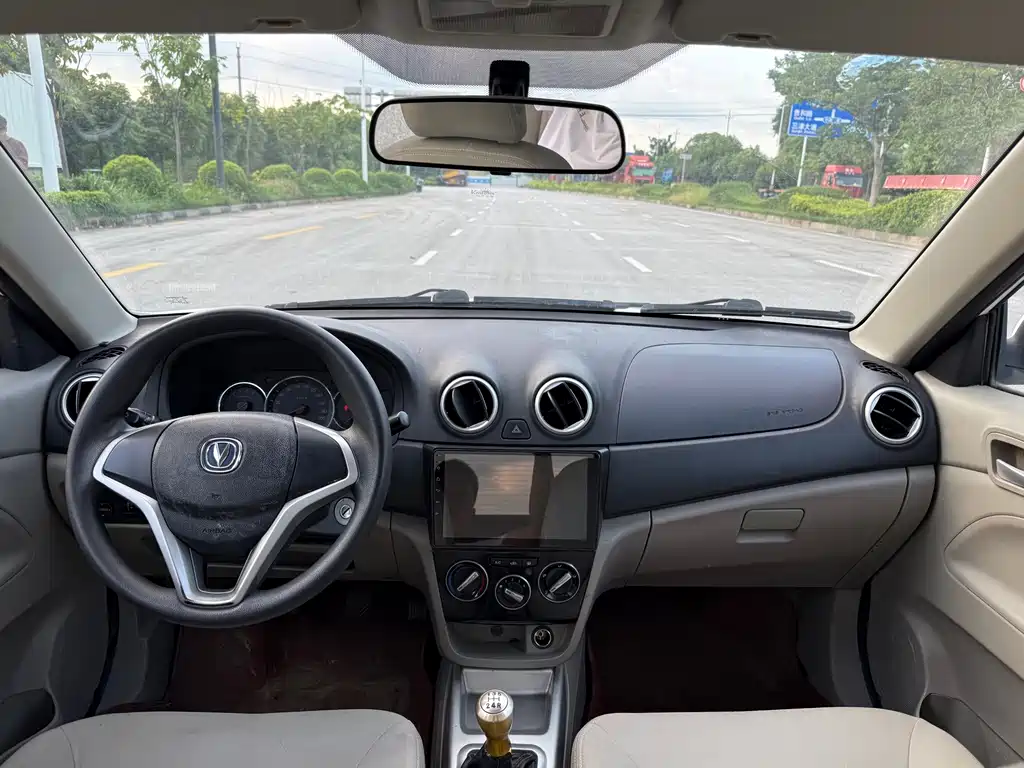 Changan Yuexiang V3 2016 — фото 9