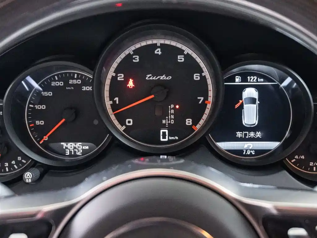 Porsche Cayenne 2017 — фото 13