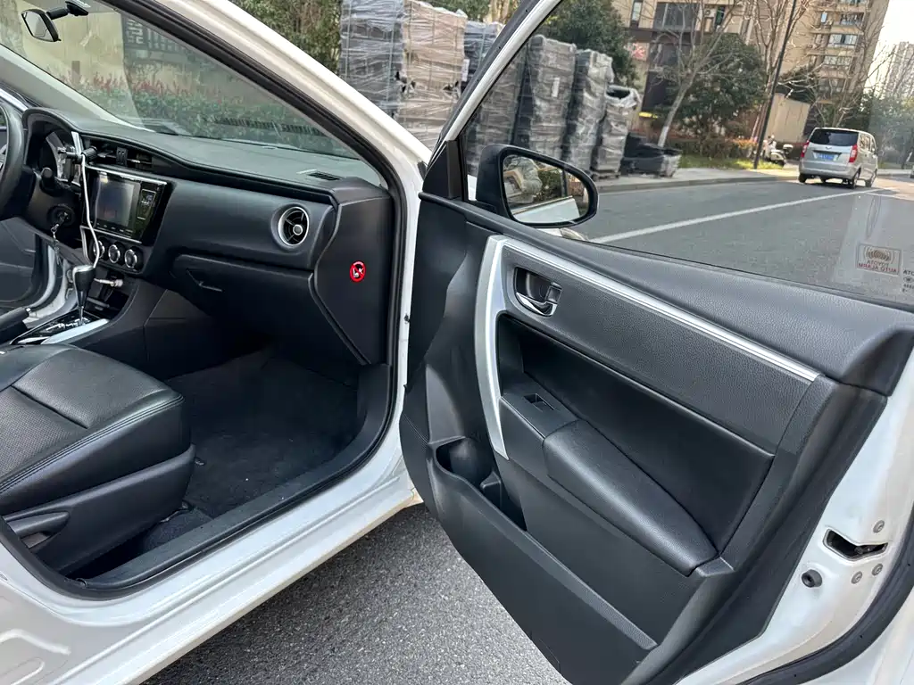 Toyota Corolla 2018 — фото 11