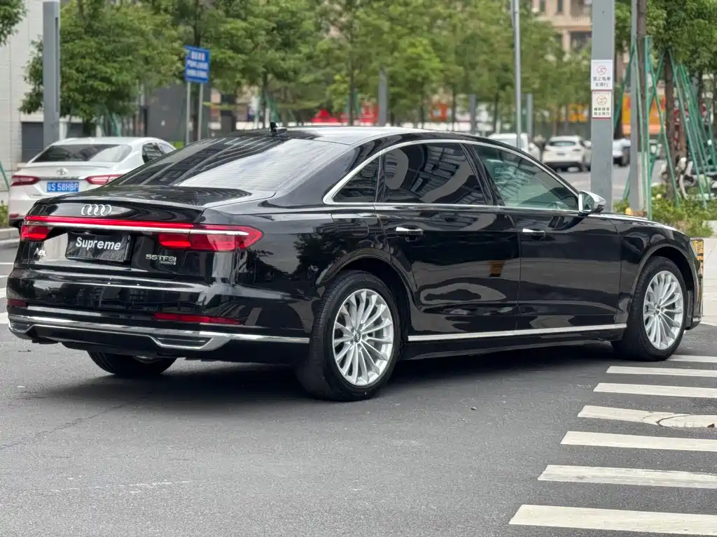 Audi A8 2018 — фото 7