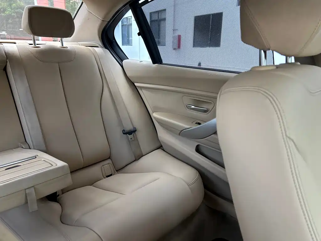 BMW 3 Series 2015 — фото 36