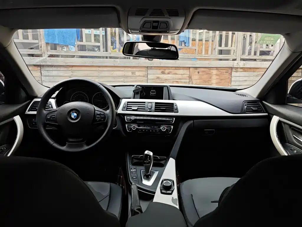 BMW 3 Series 2016 — фото 10