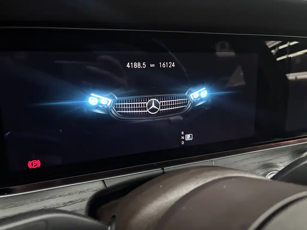 Mercedes-Benz E-Class 2023 — фото 8
