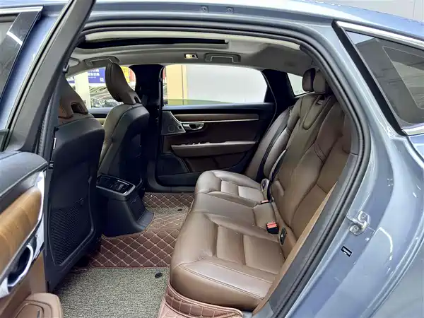 Volvo S90 Plug-In Hybrid 2018