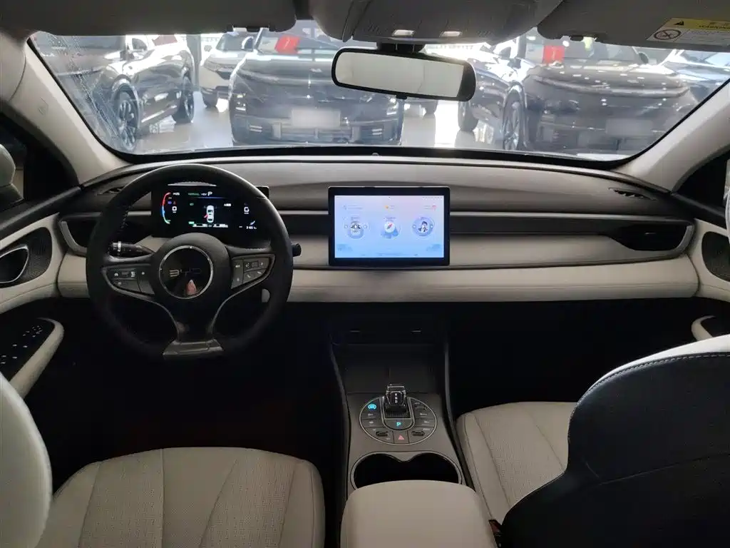 BYD Seal 05 DM-i 2025 — фото 10