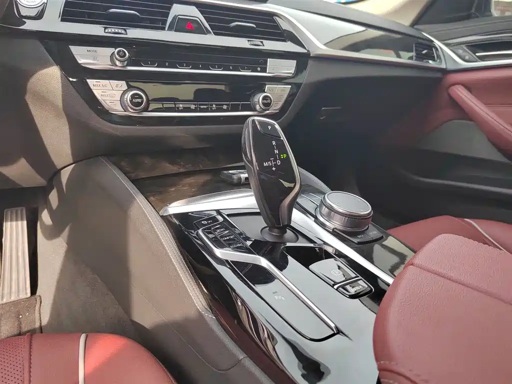 BMW 5 Series 2023 — фото 10