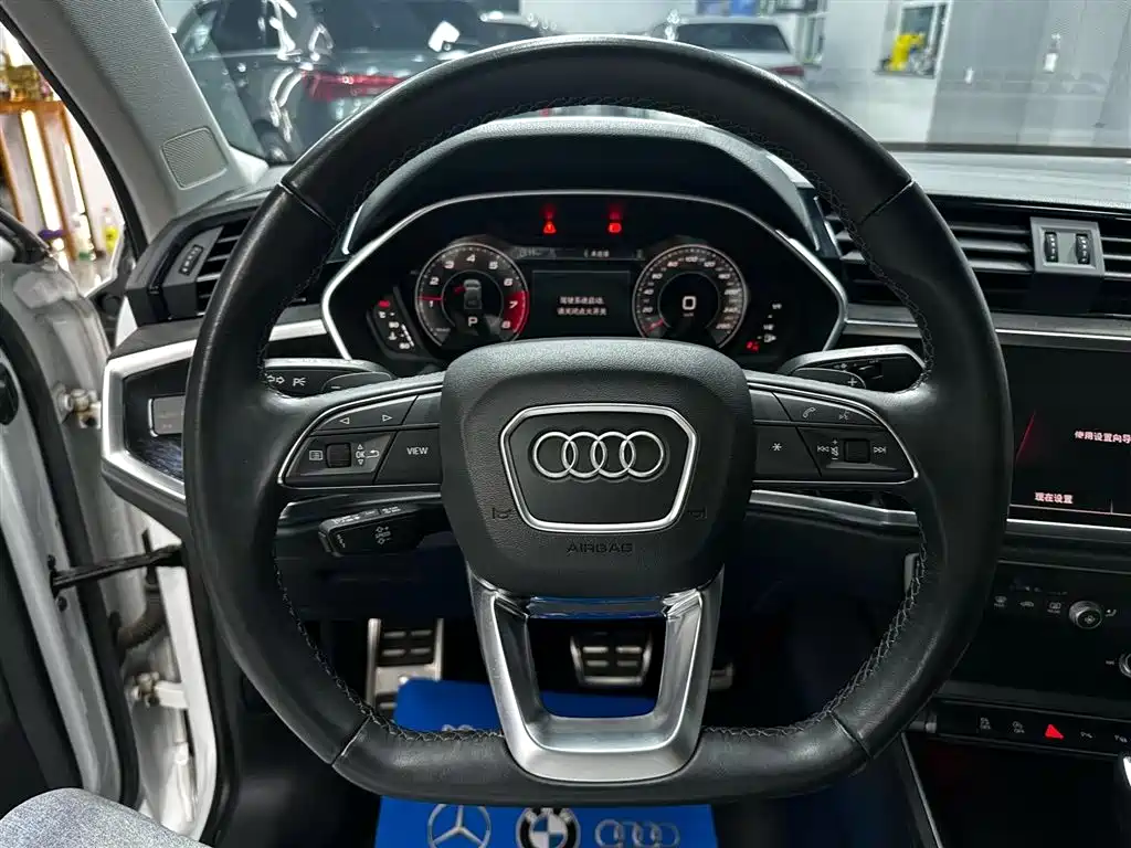 Audi Q3 2023 — фото 13