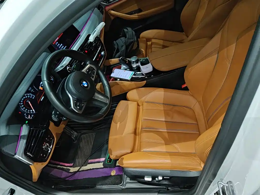 BMW 5 Series 2018 — фото 15