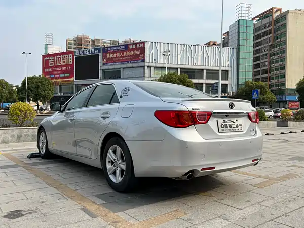 Toyota Reiz 2010