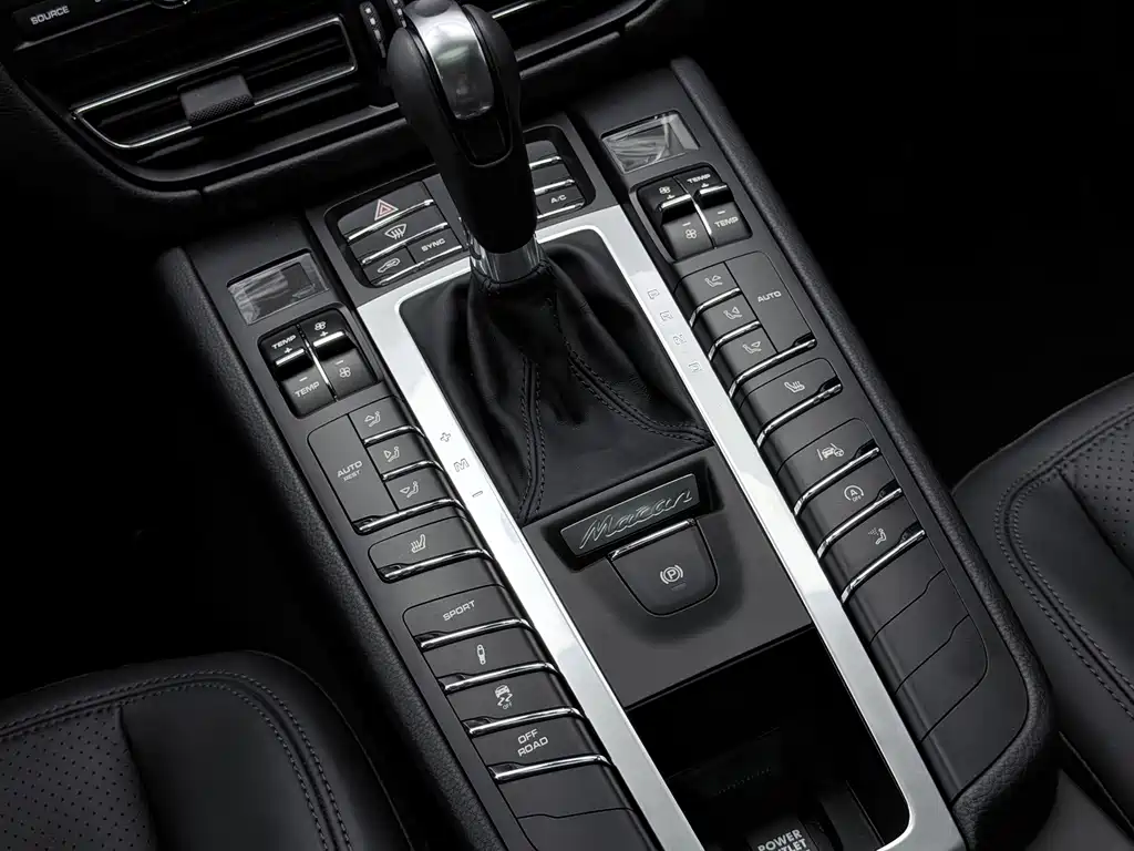 Porsche Macan 2021 — фото 34