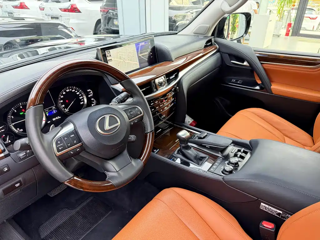 Lexus LX 2017 — фото 13