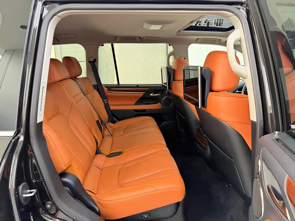 Lexus LX 2017 — фото 12