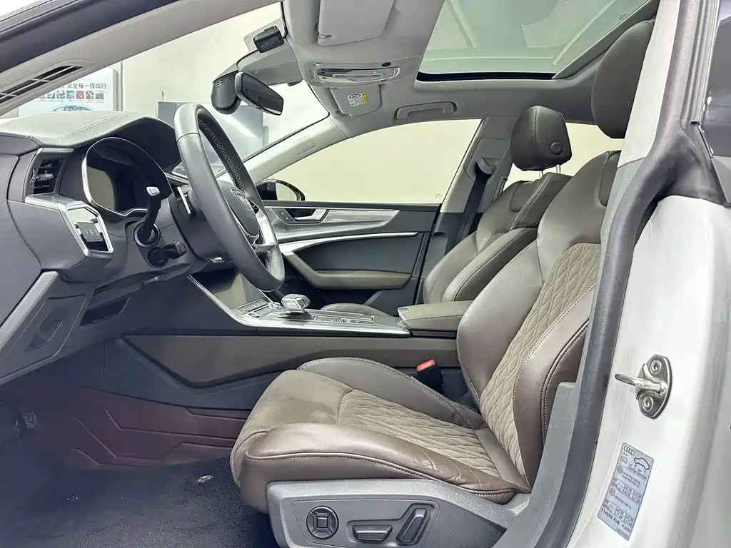 Audi A7L 2023 — фото 10