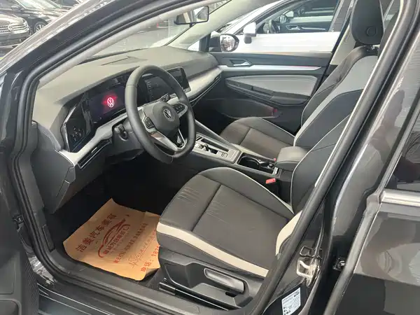 Volkswagen Golf 2021