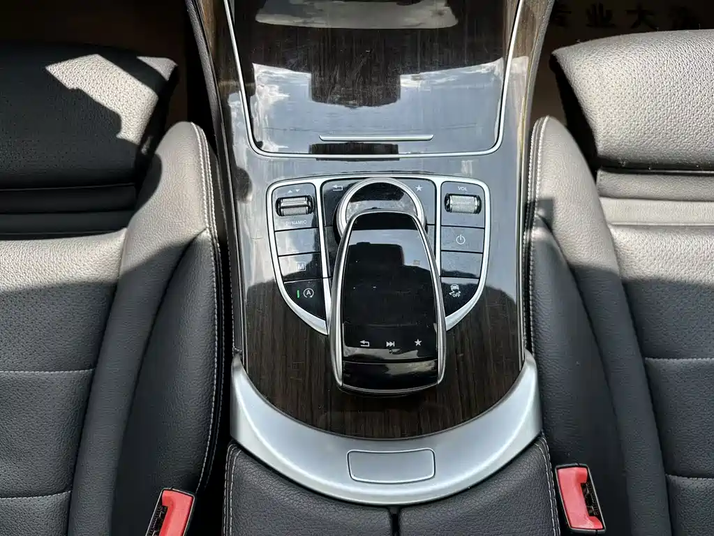 Mercedes-Benz GLC 2017 — фото 14