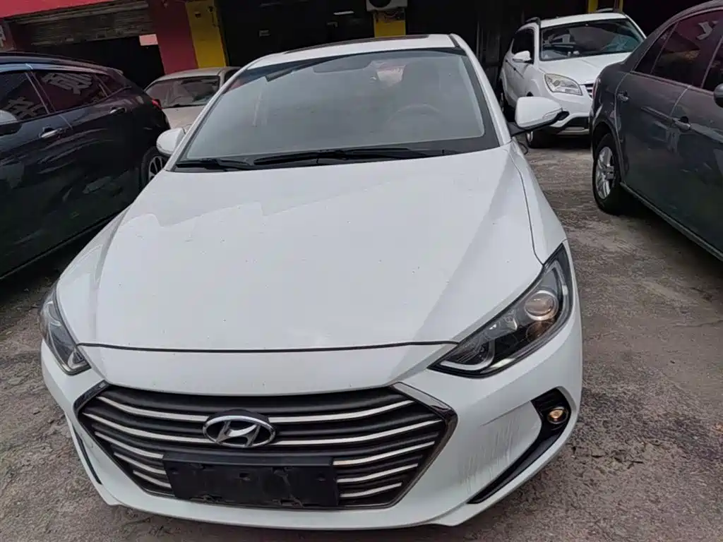 Hyundai Elantra 2019 — фото 3