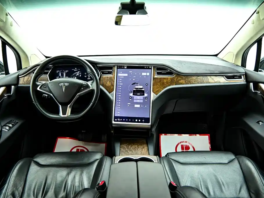 Tesla Model X 2017 — фото 18