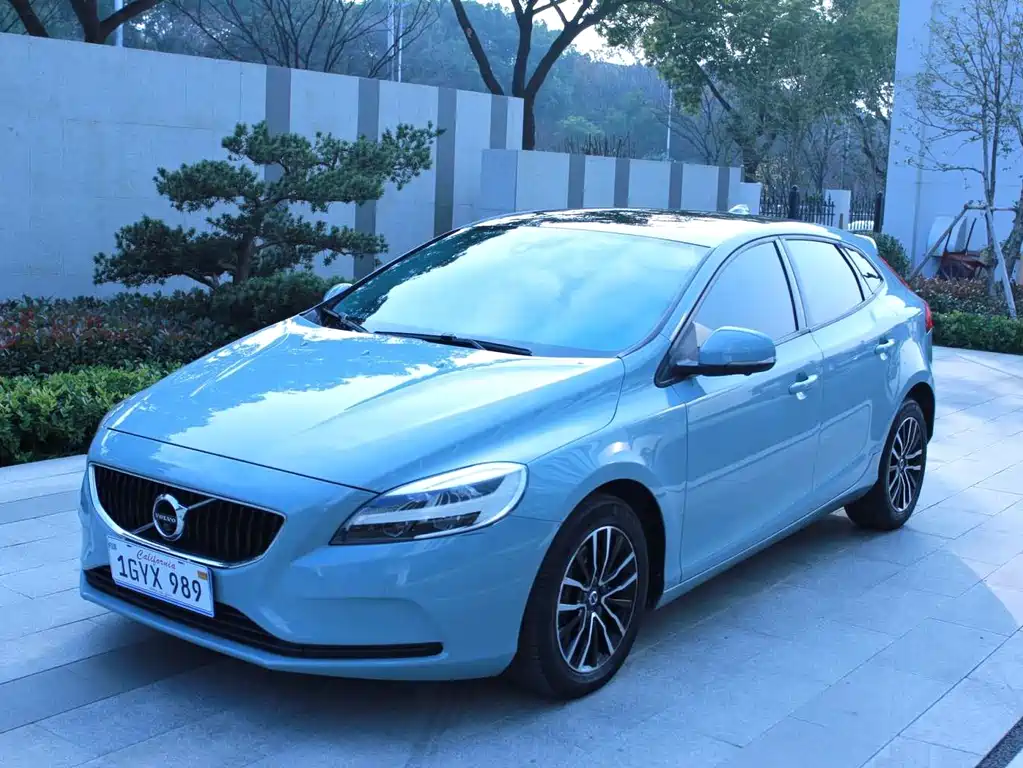 Volvo V40 2017 — фото 1