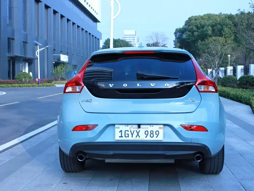 Volvo V40 2017 — фото 12