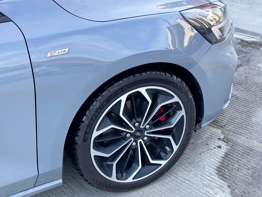 Ford Focus 2019 — фото 11