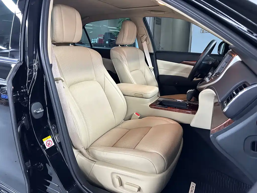 Toyota Crown 2015 — фото 14