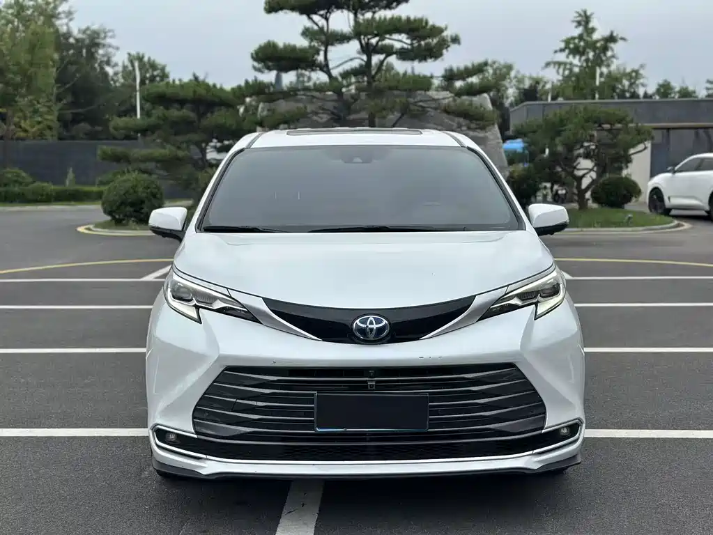 Toyota Sienna 2023 — фото 2