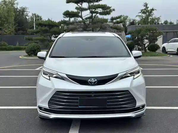 Toyota Sienna 2023