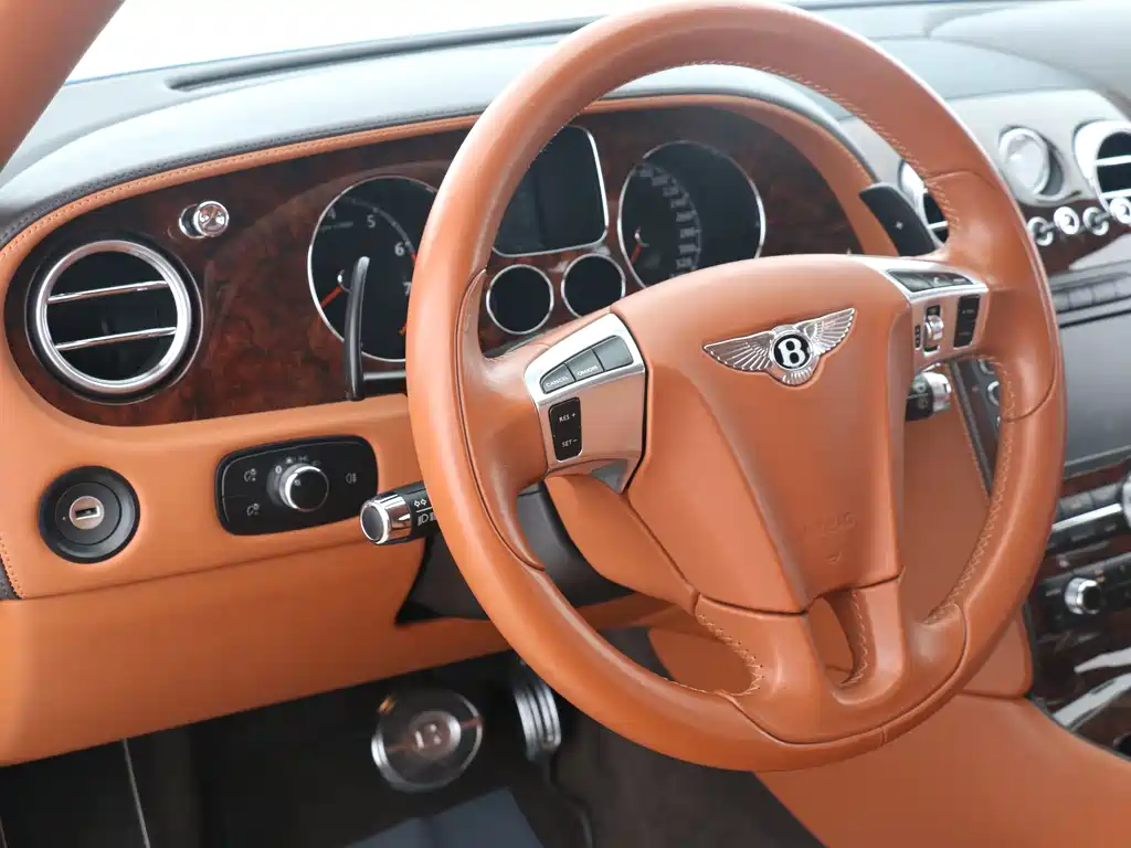 Bentley Flying Spur 2011 — фото 4