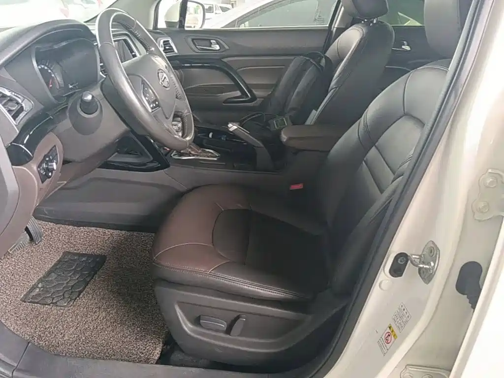 GAC Trumpchi GS4 2016 — фото 15