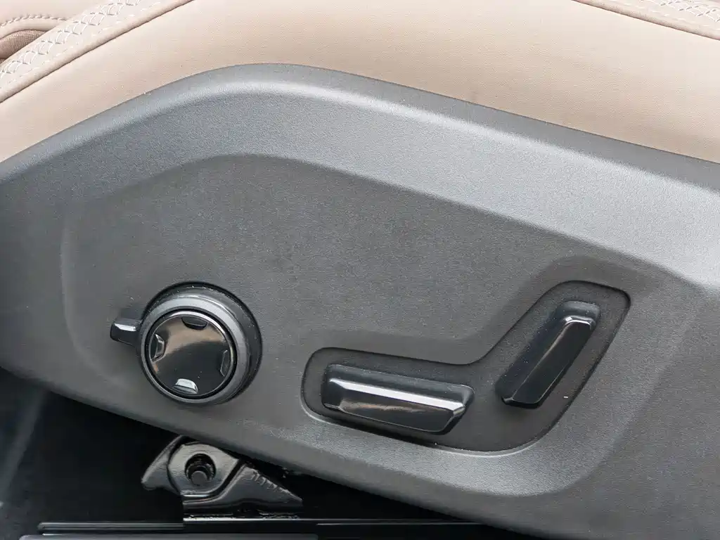 Volvo XC60 2025 — фото 18
