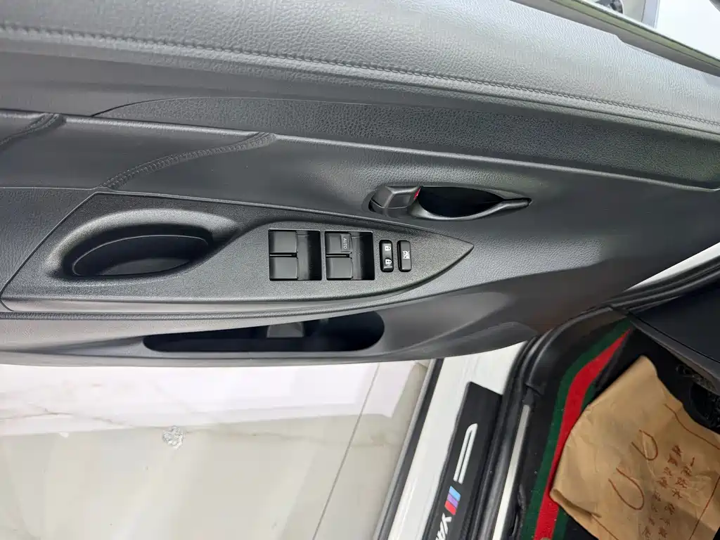 Toyota Yaris L 2023 — фото 13