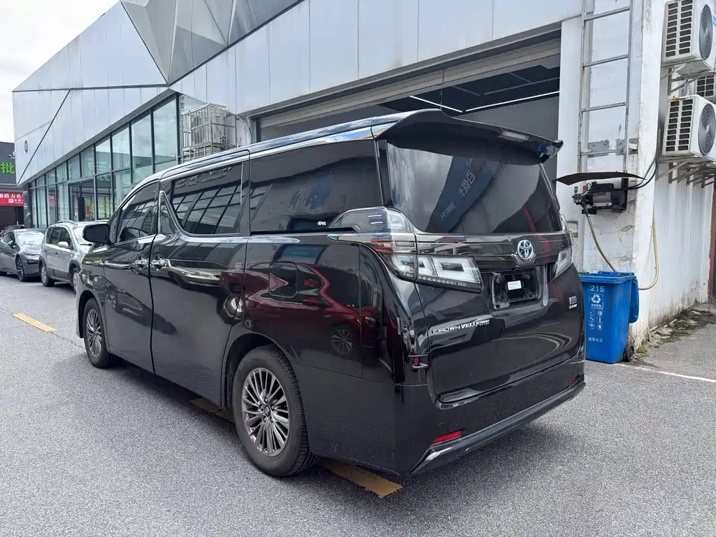 Toyota Vellfire 2023 — фото 9