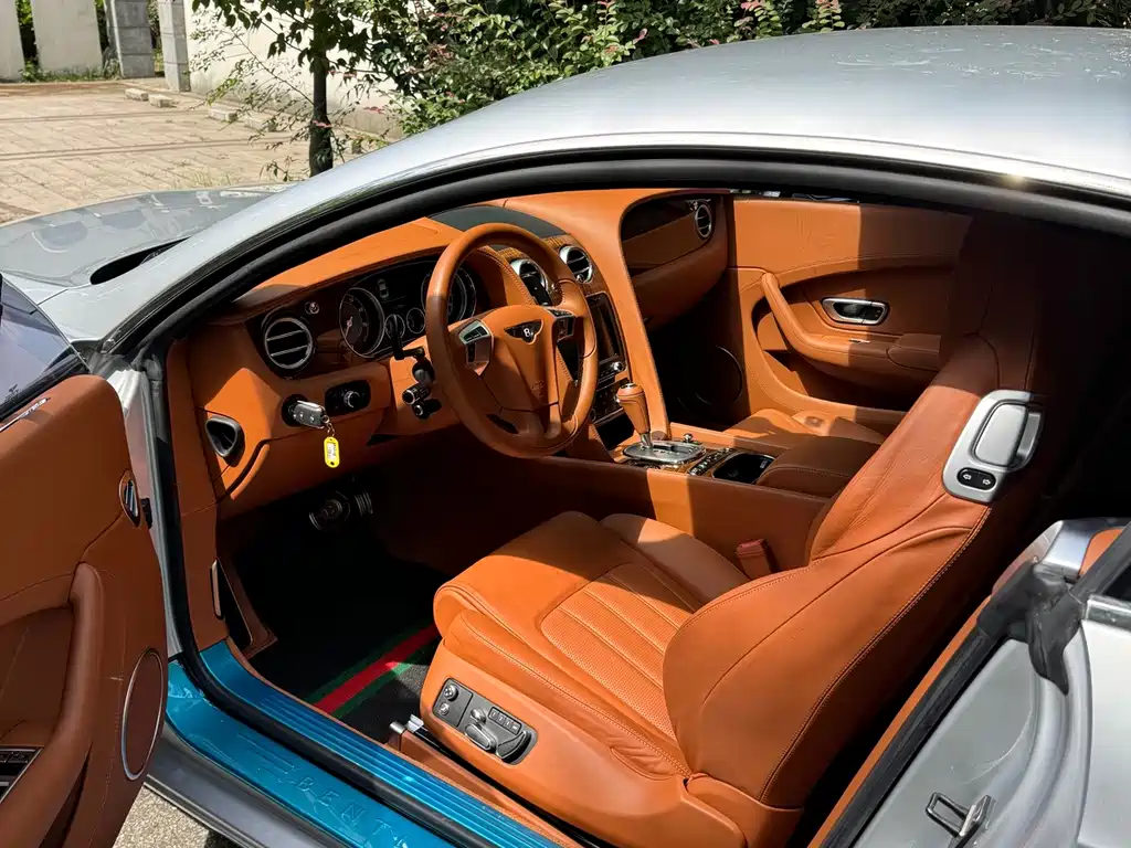 Bentley Continental 2013 — фото 11