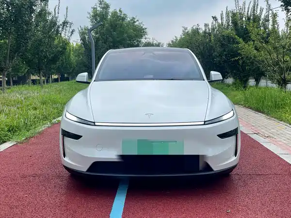 Tesla Model Y 2026