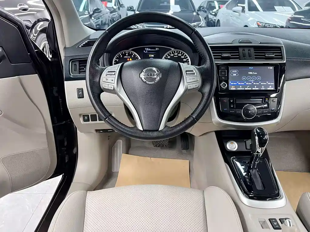 Nissan Tiida 2017 — фото 10