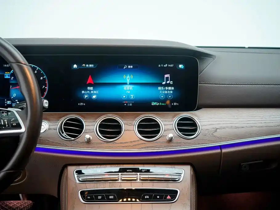 Mercedes-Benz E-Class 2023 — фото 18