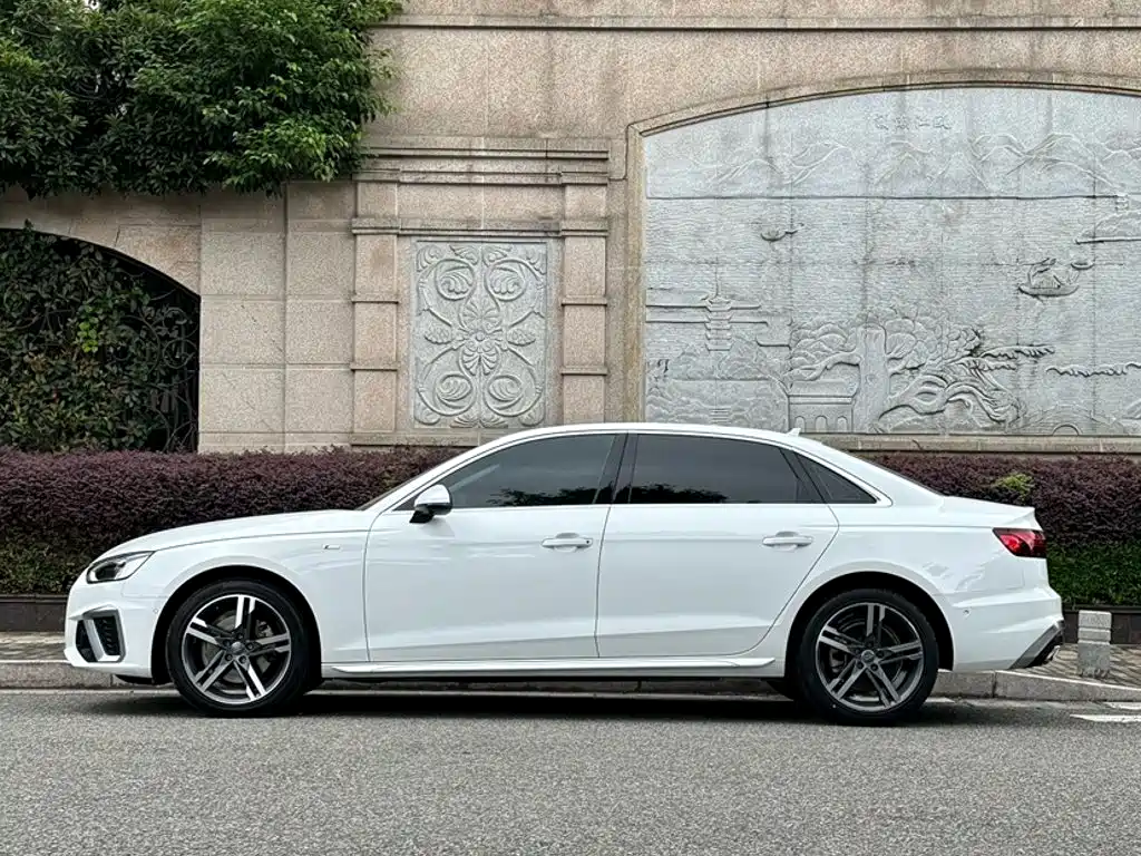 Audi A4L 2021 — фото 12