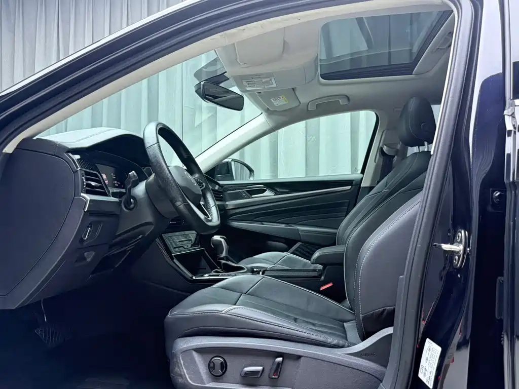 Volkswagen Passat 2023 — фото 16