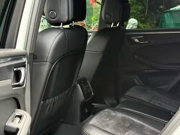 Porsche Macan 2021