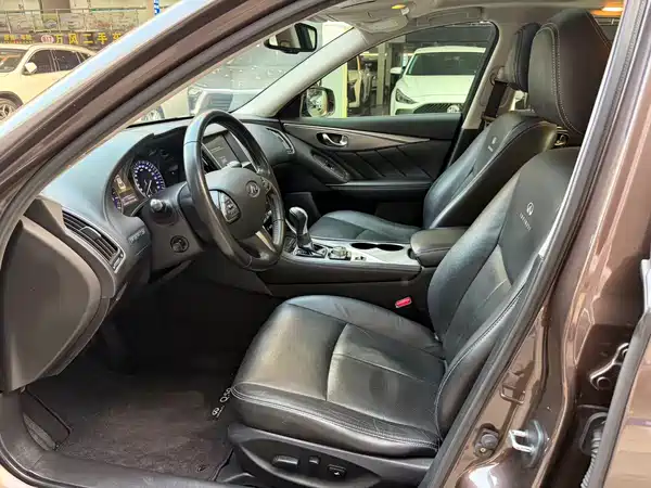 Infiniti Q50 2014