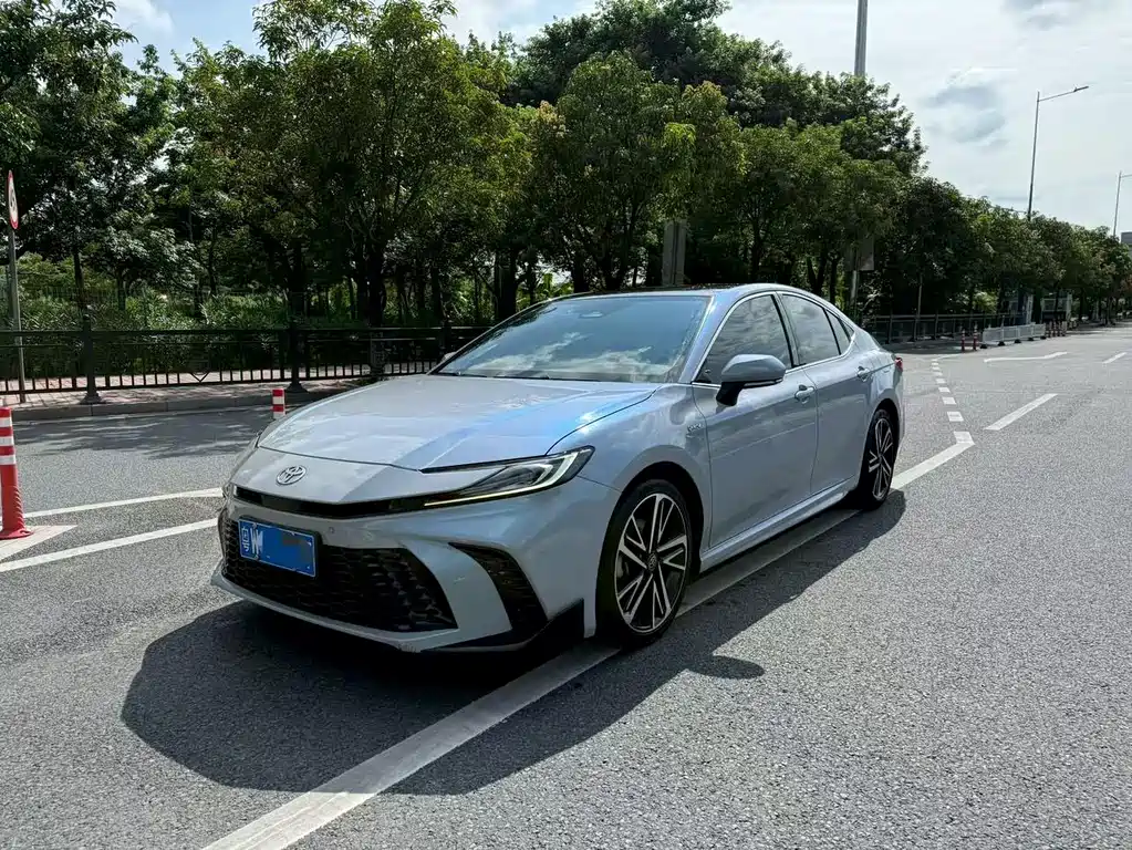 Toyota Camry 2024 — фото 1