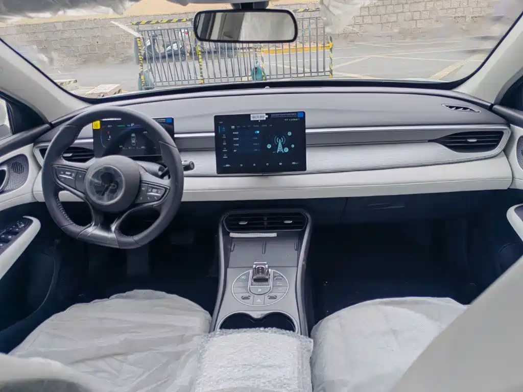 BYD Seal 05 DM-i 2025 — фото 12