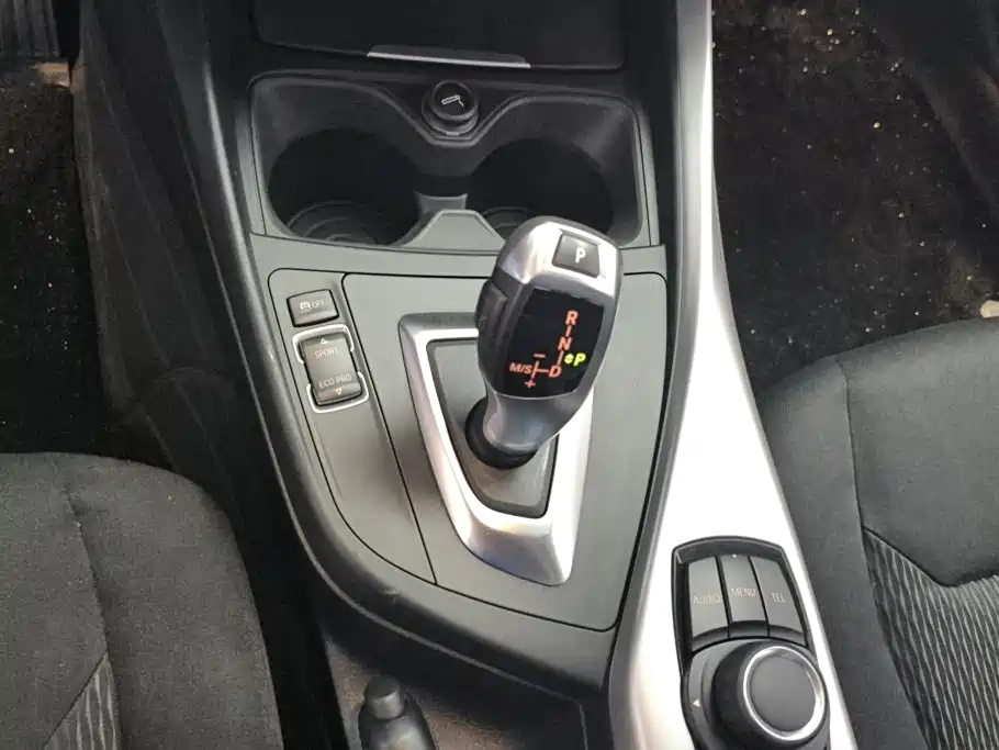 BMW 1 Series 2017 — фото 16