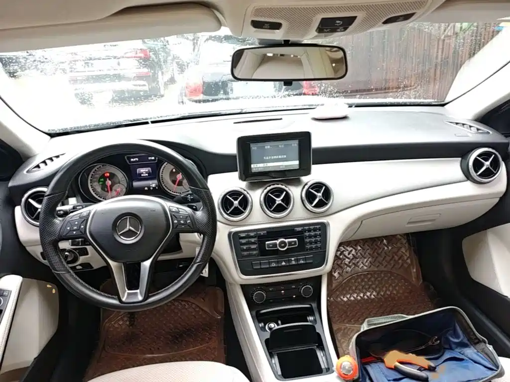 Mercedes-Benz GLA 2015 — фото 13