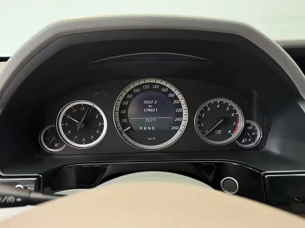 Mercedes-Benz E-Class 2010 — фото 19