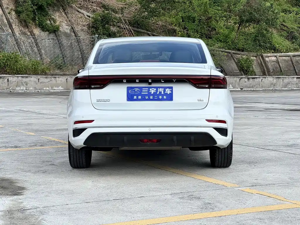 Geely Emgrand 2023